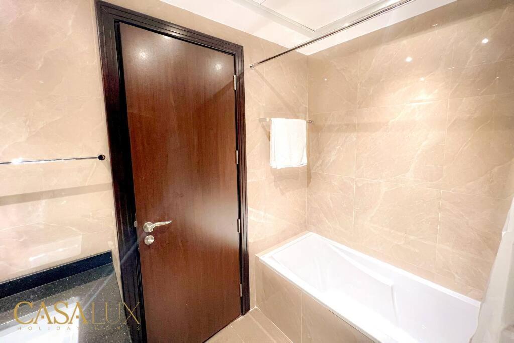 Lovely Big Studio W/ Burj Khalifa View In Downtown Dubai Exterior photo