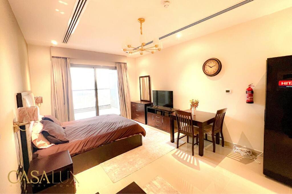 Lovely Big Studio W/ Burj Khalifa View In Downtown Dubai Exterior photo